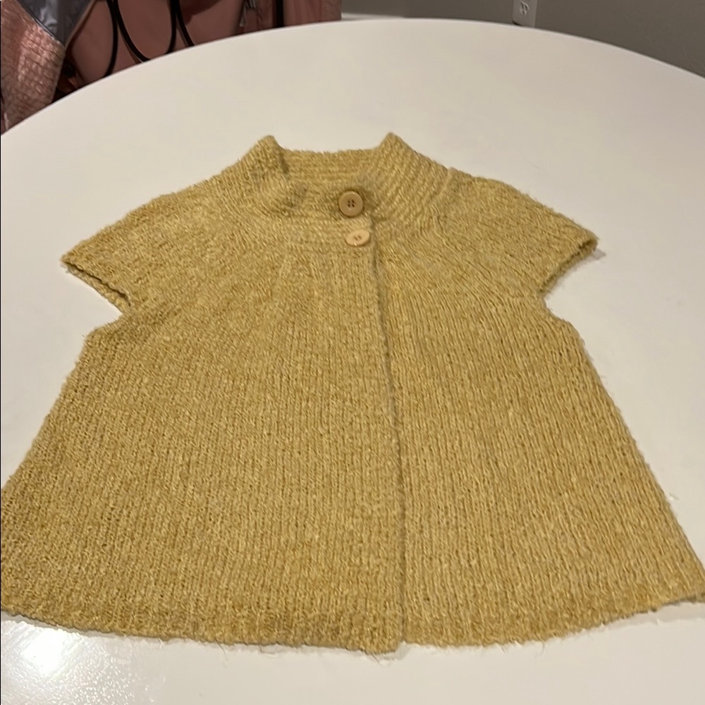 VINTAGE SUZIE Cozy butter yellow soft sweater vest   Cape style. SKU CF 01